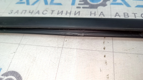 Ornamente geam ușă, centru spate dreapta, Honda Accord 23-24, negru, elemente de fixare cojite, margine ruptă