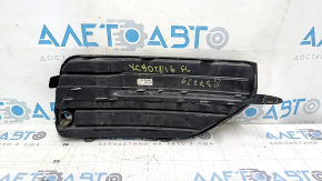 Решетка переднего бампера левая Volvo XC90 16-19 с хром молдингом под парктроник, песок, сломаны крепления