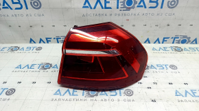 Фонарь внешний крыло правый VW Passat b8 16-19 USA галоген темный, царапины, потерт