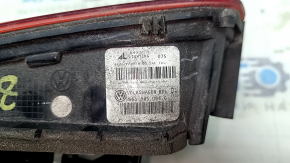Фонарь внутренний крышка багажника правый VW Passat b8 16-19 USA темный, царапины, в клее