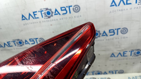 Фонарь внутренний крышка багажника правый VW Passat b8 16-19 USA темный, царапины, в клее