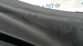 Накладка задней стойки правая нижняя Mazda CX-50 23-26 черная, царапины, побелел пластик