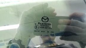 Форточка глухое стекло задняя левая Mazda CX-50 23-26 тонировка с хром молдингом, царапины на хроме