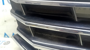 Решетка радиатора grill со значком VW Passat b8 16-19 USA R-Line, песок