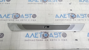 Накладка порога внешняя передняя правая VW Passat b8 16-19 USA R-Line, царапины, примята