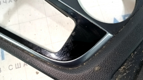 Накладка на центральную консоль подстаканник Hyundai Sonata 15-17 царапины, под чистку, сломано крепление