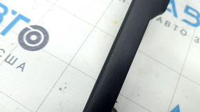 Накладка центральной консоли боковая верхняя левая Mazda CX-50 23-26 черная, царапина