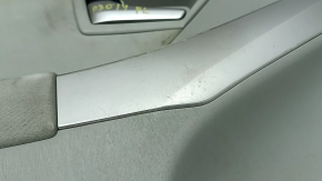 Обшивка двери карточка передняя левая Toyota Prius 30 10-15 серая с серой вставкой ткань, подлокотник серый ткань, молдинг серый структура, с ручкой, царапины, под чистку, трещина в креплении