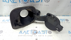 Корпус лючка бензобака Mazda CX-50 23-26 с замком, надорван уплотнитель