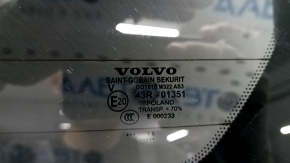 Portbagajul este gol, cu sticlă, Volvo XC90 16-22 nuanțat, negru 717, zgârieturi pe sticlă.