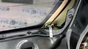 Portbagajul este gol, cu sticlă, Volvo XC90 16-22 nuanțat, negru 717, zgârieturi pe sticlă.