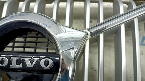 Решетка радиатора grill со значком Volvo XC90 16-19 серая, обрамление хром, под камеру, песок, полез хром