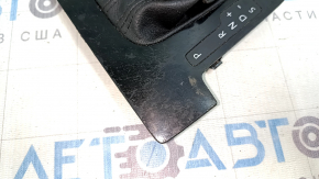 Manetă schimbător de viteze cu capac VW Passat b8 16-19 SUA, piele neagră, capac lucios, tip 2, zgârieturi și urme de zgârieturi, crom exfoliat