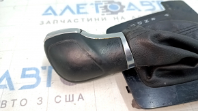 Manetă schimbător de viteze cu capac VW Passat b8 16-19 SUA, piele neagră, capac lucios, tip 2, zgârieturi și urme de zgârieturi, crom exfoliat
