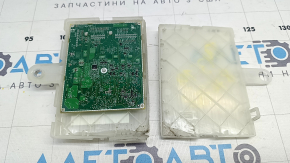 Блок управления зарядного порта Tesla Model 3 18- сломан корпус