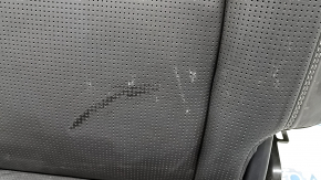 Rândul de scaune din spate, stânga, rândul 3, Volvo XC90 16-23, piele neagră, nappa, perforație, îndoită, zgâriată, ruginită, necesită curățare