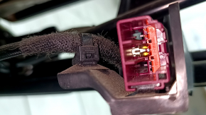 Banchetă spate centrală Volvo XC90 16-23, din piele neagră, pentru 3 rânduri, cu centură de siguranță, necesită curățare, îndoită, cu zăvor rupt