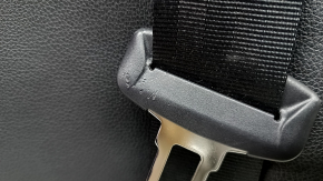 Spătar banchetă spate, al doilea rând, dreapta, Volvo XC40 19-25, piele neagră cu cusături gri, cu cotieră și centură, zgârieturi pe garnitură și pe zăvor, necesită curățare