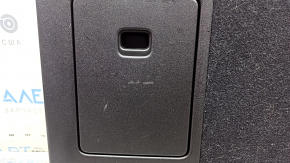 Spătar banchetă spate, al doilea rând, dreapta, Volvo XC40 19-25, piele neagră cu cusături gri, cu cotieră și centură, zgârieturi pe garnitură și pe zăvor, necesită curățare