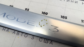 Накладка порога передняя левая внешняя Tesla Model 3 18- хром, тычка, сколы