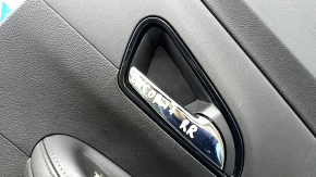 Обшивка двери карточка задняя правая Buick Encore 17-22 черная, вставка кожа черн, подлокотник кожа черн, с накладкой графит, с ручкой, без управления стеклоподъемником, без уплотнителя, царапины, пот