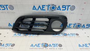 Grilă inferioară bară față stânga BMW 5 F10 14-16 parțial deschisă sub proiectoarele de ceață, Luxury Line, cu bandaj cromat, nisip
