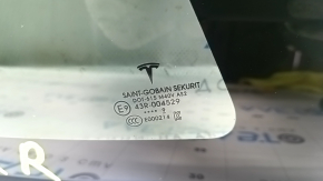 Форточка глухое стекло задняя правая Tesla Model 3 18-20 хром обрамление