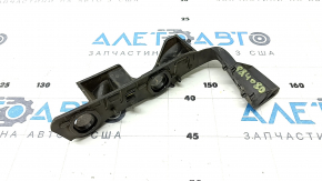 Suportul barei de protecție față de pe aripa stângă a modelului Audi A4 B9 17-19 este defect.