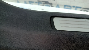Накладка порога передняя правая Volvo XC60 18-26 черная с хром вставкой, царапины