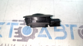 Кнопка ручки закрытия двери багажника Ford Edge 15-23 потерта