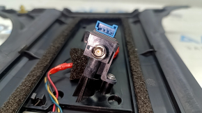 Ornament montan central exterior dreapta Tesla Model Y 20-25 cu cameră, zgârieturi