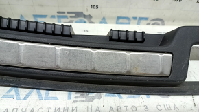 Накладка проема багажника Volvo XC60 18-26 черная с хром молдингами, царапины на хроме