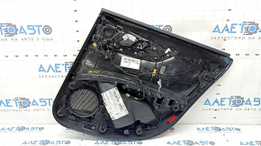 Обшивка двери карточка задняя левая Audi A4 B9 17-19 черная, черный подлокотник кожа, с ручкой и сетками динамиков, вставка черная кожа, Bang and Olufsen, тычки, сломано крепление шумоизоляции
