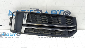 Решетка переднего бампера правая Audi A4 B9 17-17 s-line, без радара, светлый хром, песок