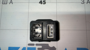 Hub USB, AUX Nissan Versa Note 13-17