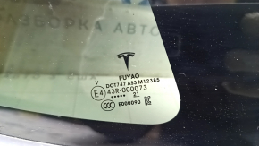 Форточка глухое стекло задняя правая Tesla Model Y 20-25 черный молдинг