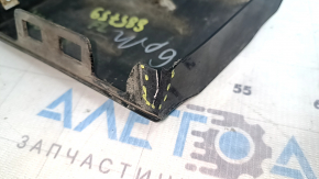 Ornament aripă inferioară stânga față Volvo XC60 18-25, crăpat, uzat, crestături
