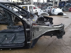 Четверть передняя правая Volvo XC60 18-21 T5, T6 на кузове, черная