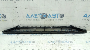 Grila inferioară a barei de protecție față a Audi A4 B8 13-16 rest, S line, crăpături