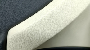 Ornamente ușă, placă dreapta față, Mercedes W213 E 17-23, piele neagră, inserție piele bej, cotieră piele bej, fără perdea, inserție lemn, Burmester, cu suprapuneri și mâner, rupturi, zgârieturi