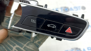 Zgârieturi pe blocul butoanelor consolei centrale Mercedes W213 E 17-20