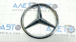 Эмблема решетки радиатора grill Mercedes W213 E 17-20 хром, AMG pkg, сломано крепление, песок