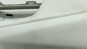 Обшивка двери карточка передняя левая Ford C-max MK2 13-18 бежевая с бежевой вставкой пластик, подлокотник бежевая кожа, с ручкой, царапины, под чистку, замята
