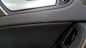 Panou decorativ ușă spate stânga Audi A4 B8 13-16 negru, cu inserție din piele neagră, cotiera din piele neagră, ornament sub lemn închis la culoare, lovitură, zgârietură