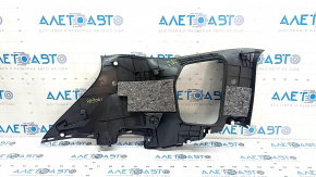 Накладка задней стойки правая Mitsubishi Outlander 22-26 черная, под 3 ряда, с заглушкой, потерта, трещина в креплении