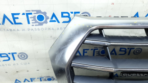 Решетка радиатора grill Audi Q5 80A 18-20 в сборе, с эмблемами, хром, под парктроники, песок, треснута, тычки, вздулся хром