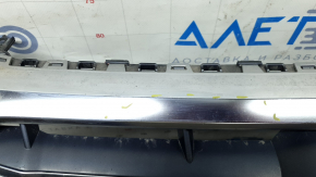 Решетка радиатора grill Audi Q5 80A 18-20 в сборе, с эмблемами, хром, под парктроники, песок, треснута, тычки, вздулся хром