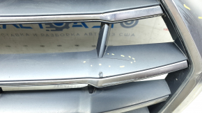 Решетка радиатора grill Audi Q5 80A 18-20 в сборе, с эмблемами, хром, под парктроники, песок, треснута, тычки, вздулся хром