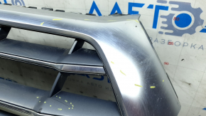 Решетка радиатора grill Audi Q5 80A 18-20 в сборе, с эмблемами, хром, под парктроники, песок, треснута, тычки, вздулся хром