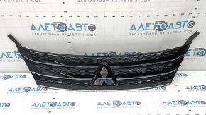 Решетка радиатора grill с эмблемой Mitsubishi Outlander 22-26 хром молдинги с уплотнителями, песок